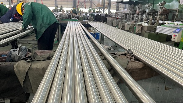 光伏推桿與污水處理設備不銹鋼用管的“環境耐力賽”